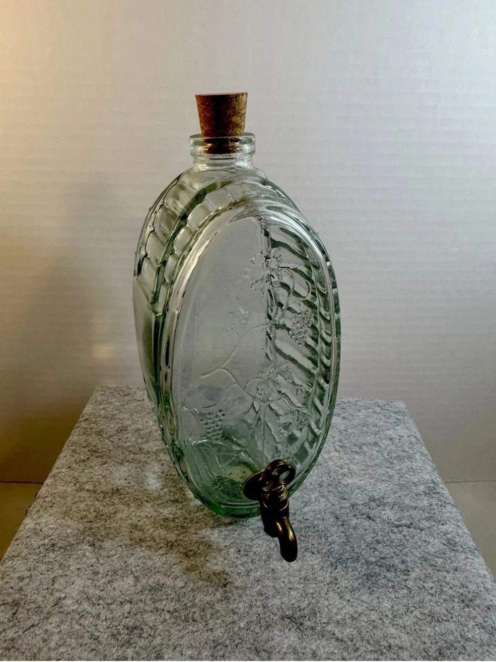 Vtg  Green Italian Glass Wine Dispenser Cork Top brass Spigot  Vine Design